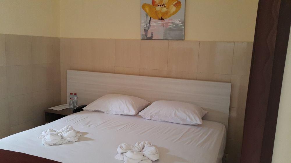 Ambulu Hotel Lojejer Kültér fotó